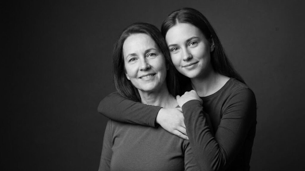 Best ChatGPT Prompt for Mother and Daughter
